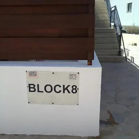 Apartment In Kato Pafos & 10 Min To Venus Beach Exterior photo