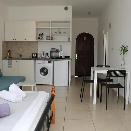 Apartment In Kato Pafos & 10 Min To Venus Beach Exterior photo