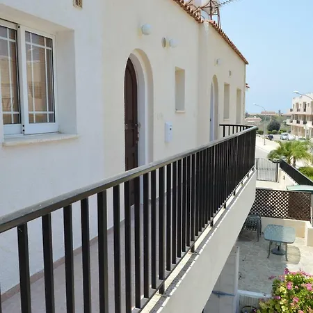 Apartment In Kato Pafos & 10 Min To Venus Beach Exterior photo
